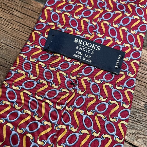 Brooks Basics Red Chain Printed Pure Silk Neck Tie - Picture 4 of 5